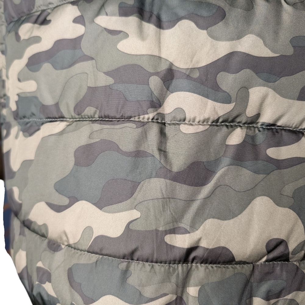 Old Navy Camouflage Puffy Puffer Vest Pockets Zipper Sleeveless Like New Size M - Picture 6 of 12